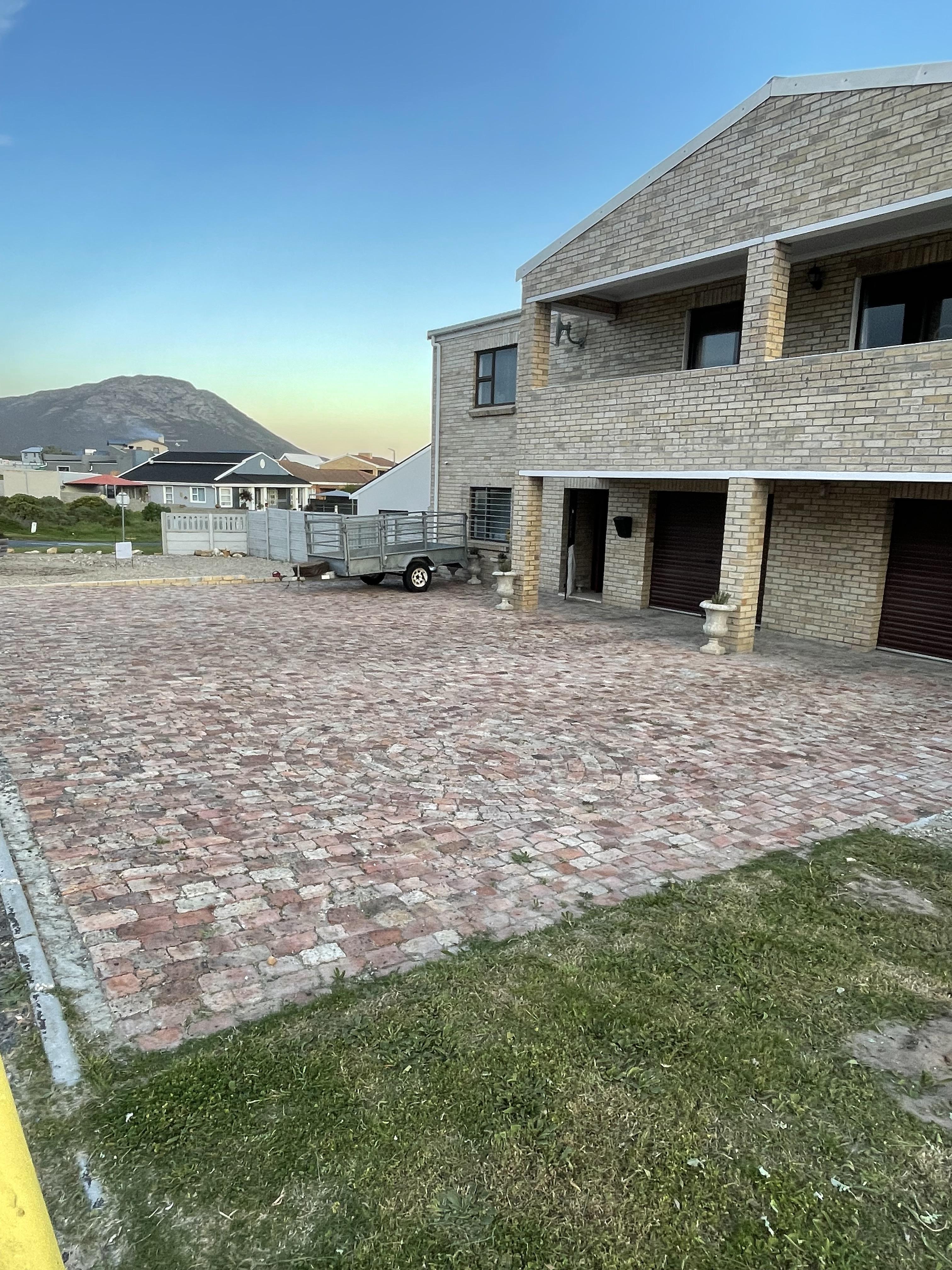 5 Bedroom Property for Sale in Perlemoenbaai Western Cape